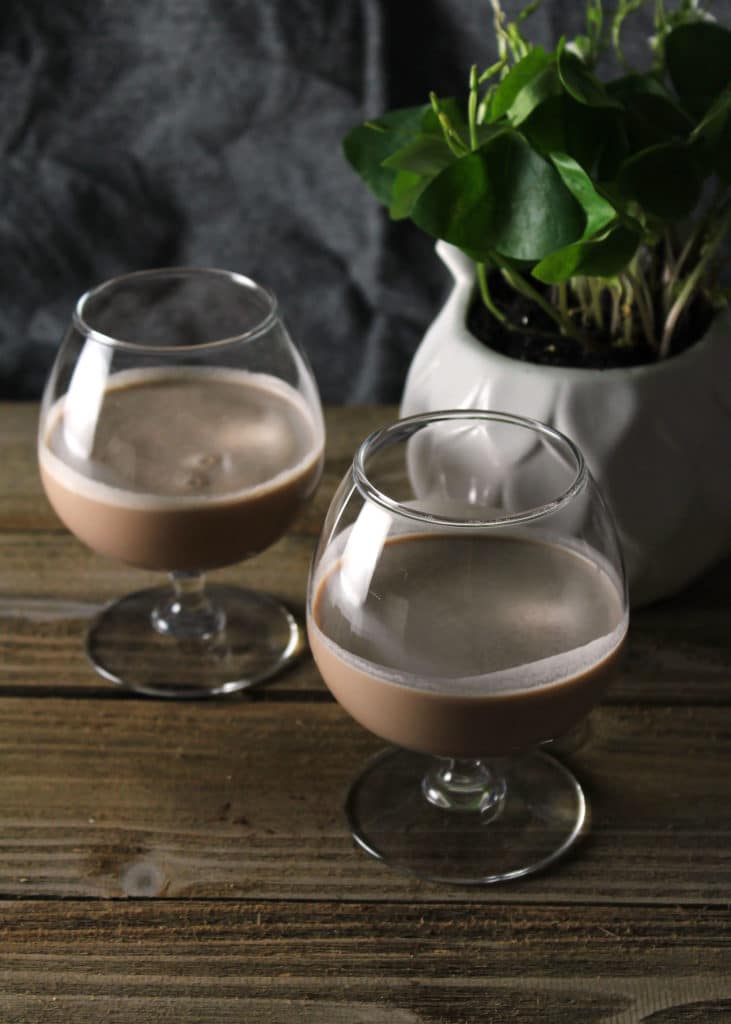 Butter Pecan Irish Cream is what happens when Southern meets Irish. Sip this decadent dessert drink on St. Patrick's Day or when you crave a sweet drink | via aimeemars.com | #ButterPecan #IrishCream #StPatricksDay #DessertDrink