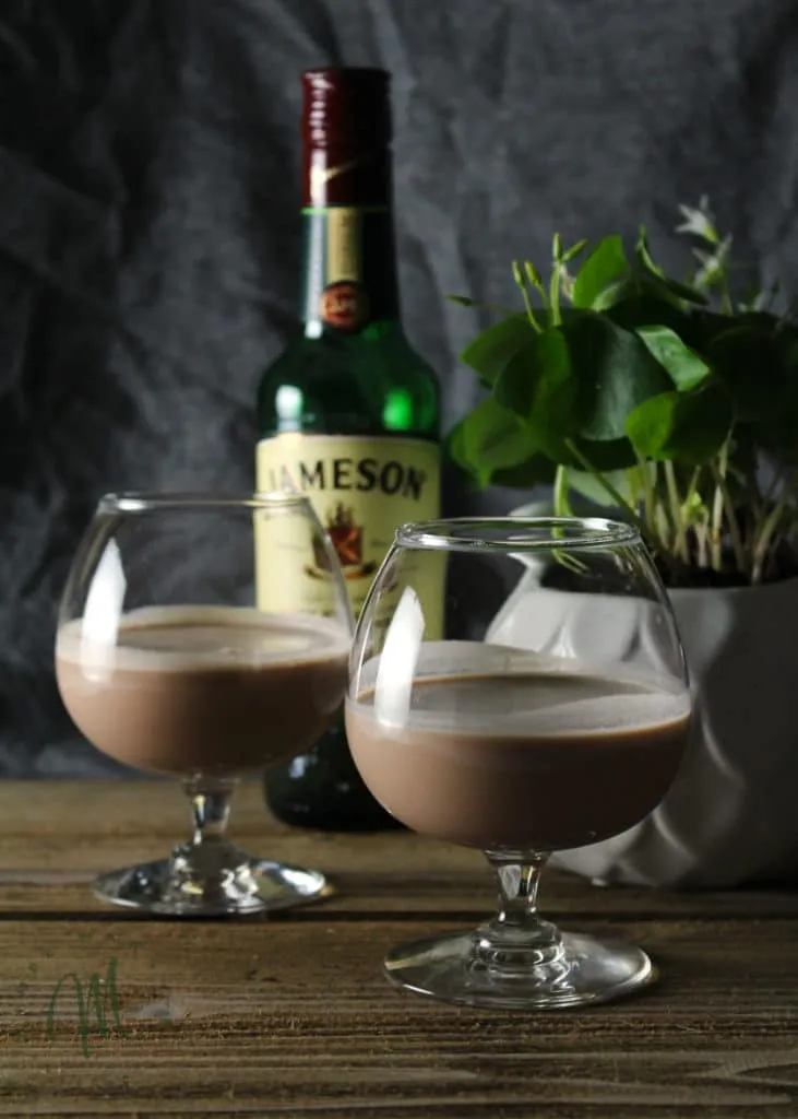 Butter Pecan Irish Cream is what happens when Southern meets Irish. Sip this decadent dessert drink on St. Patrick's Day or when you crave a sweet drink | via aimeemars.com | #ButterPecan #IrishCream #StPatricksDay #DessertDrink