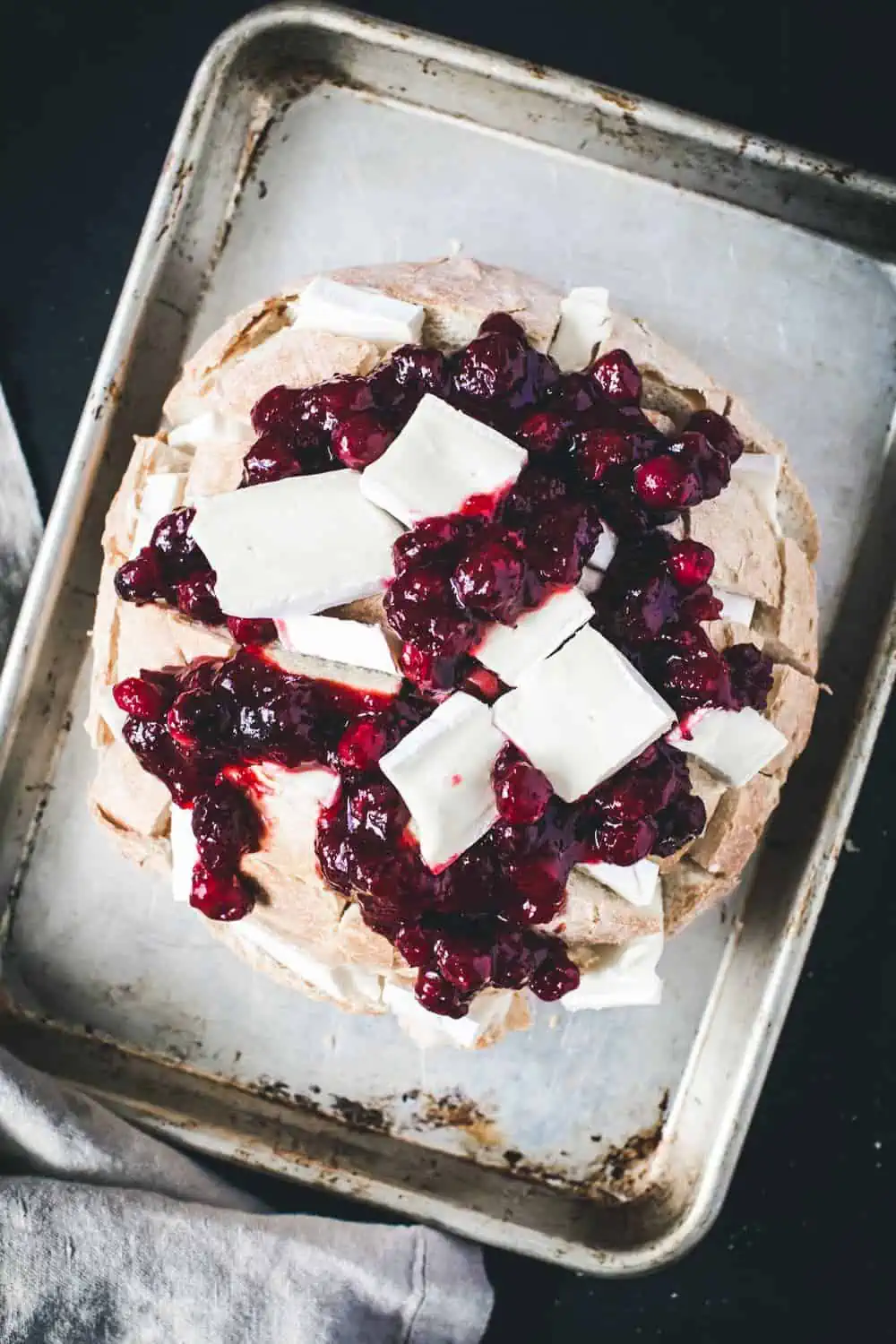 cranberry and brie stuffed pull apart bread
