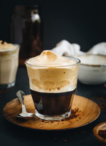 Indian cappuccino in a clear glass.