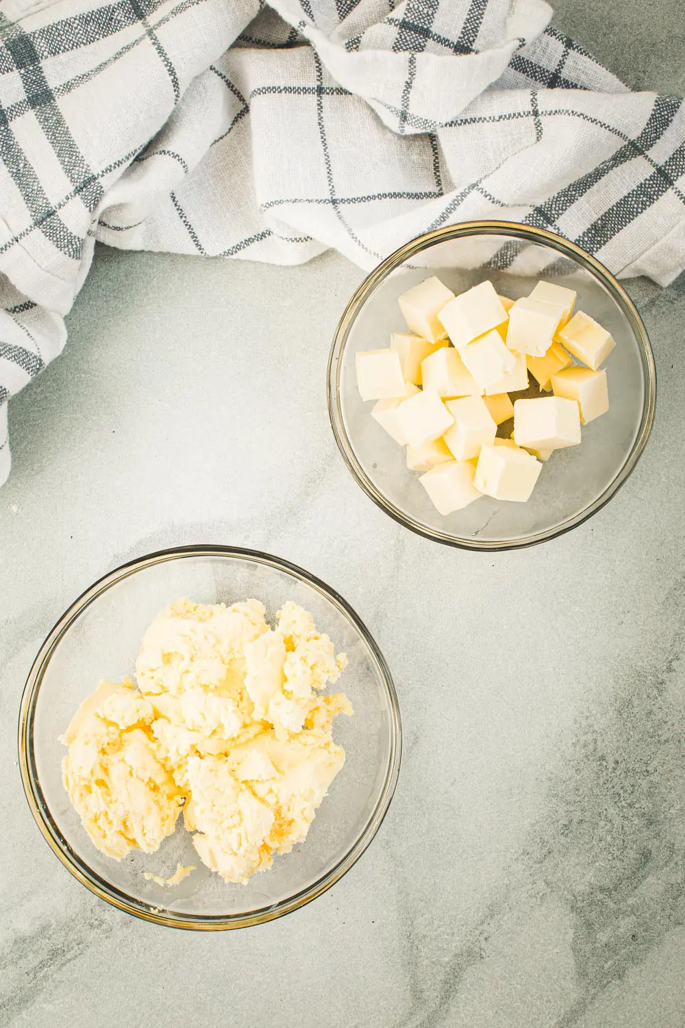 Cold butter cubes and shortening in small glass bowls.