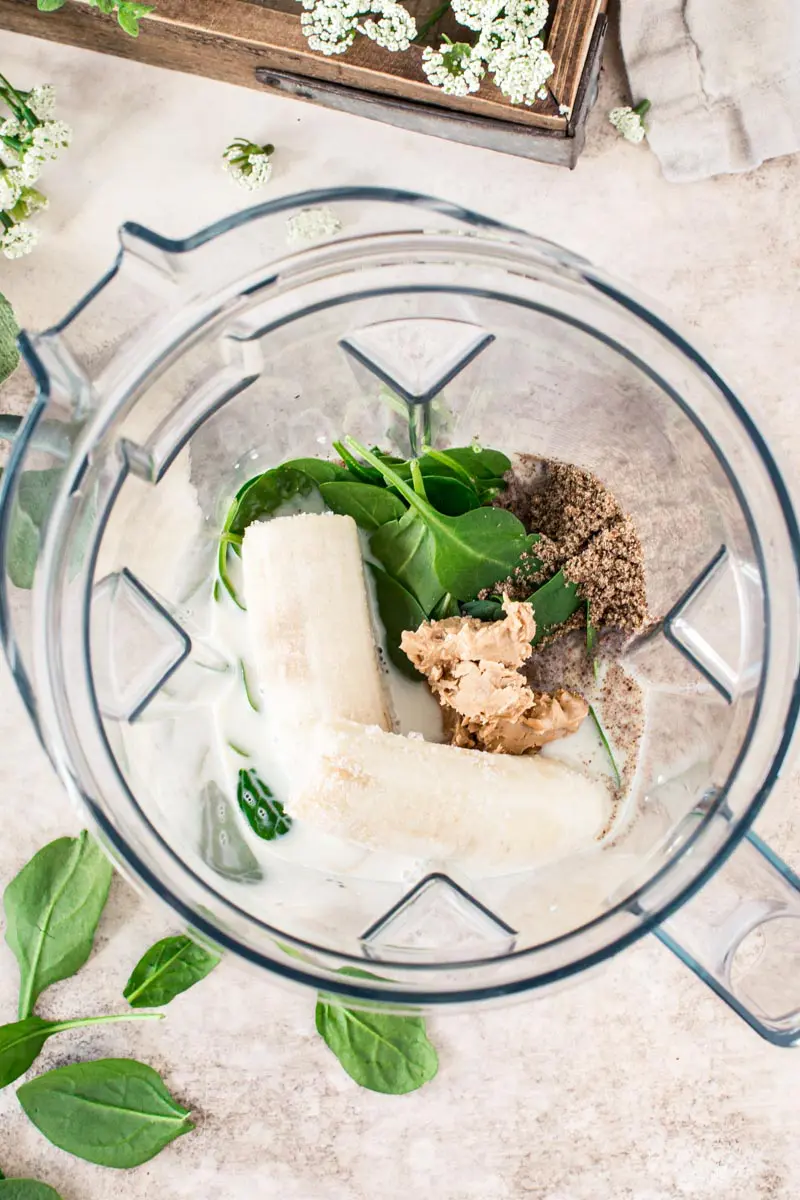 Ingredients for the simple green smoothie in the blender.
