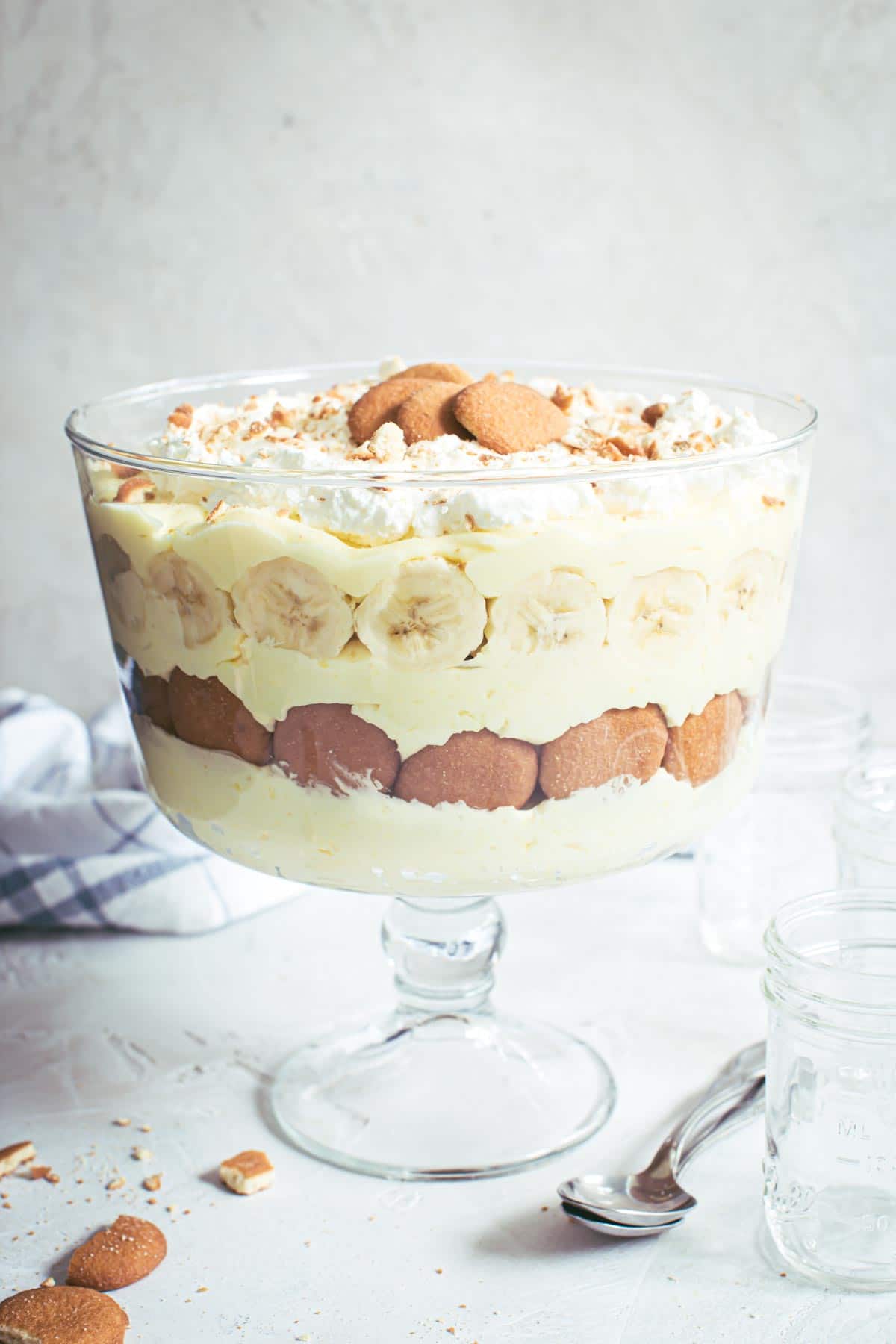 Banana pudding trifle layered with vanilla wafers and bananas.