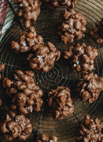 Peanut clusters on a round wire baking rack.