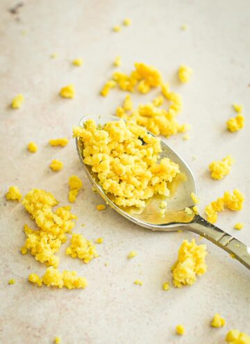 Lemon zest on a spoon and spread around it.