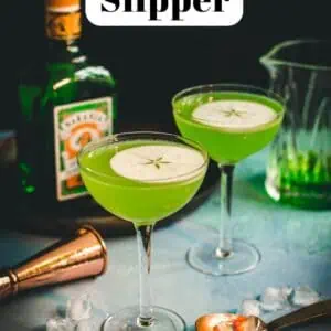 The Japanese Slipper cocktail with an apple slice garnish.