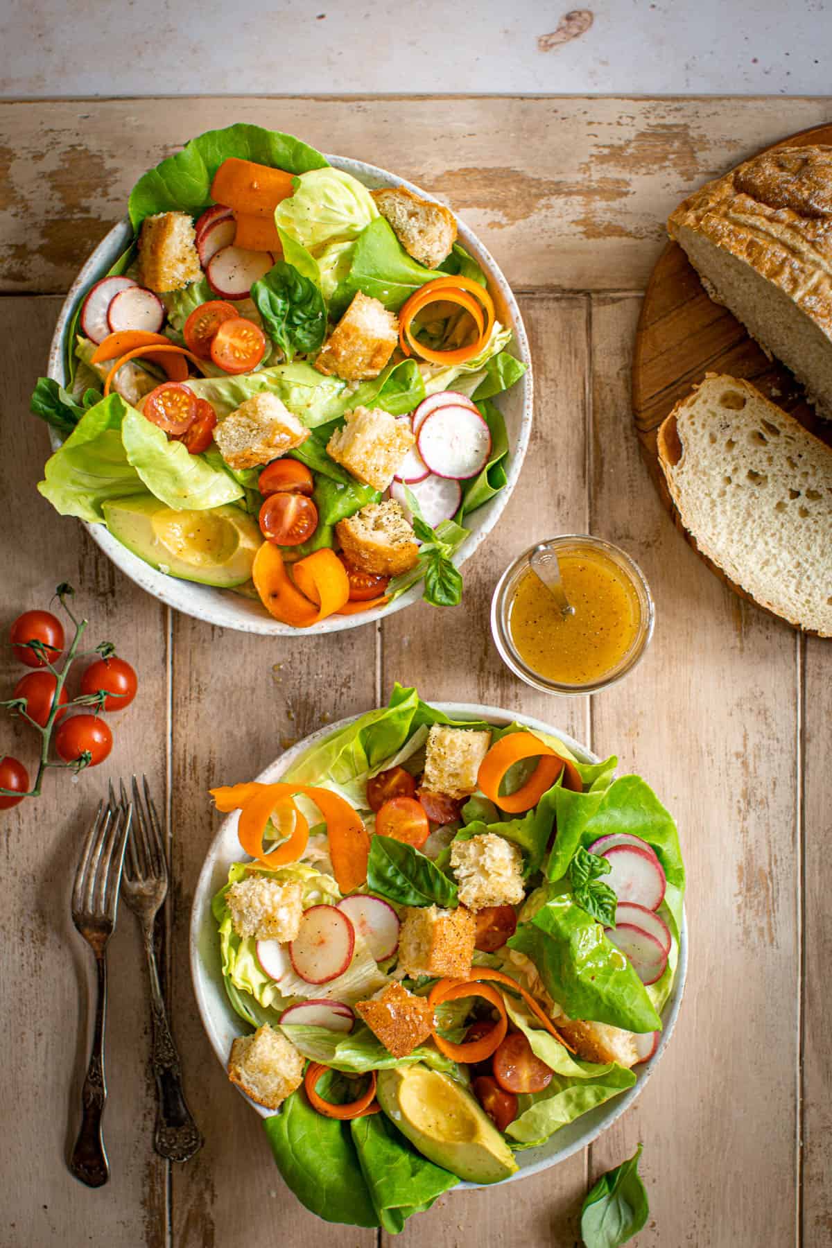 Fresh garden salad with croutons.