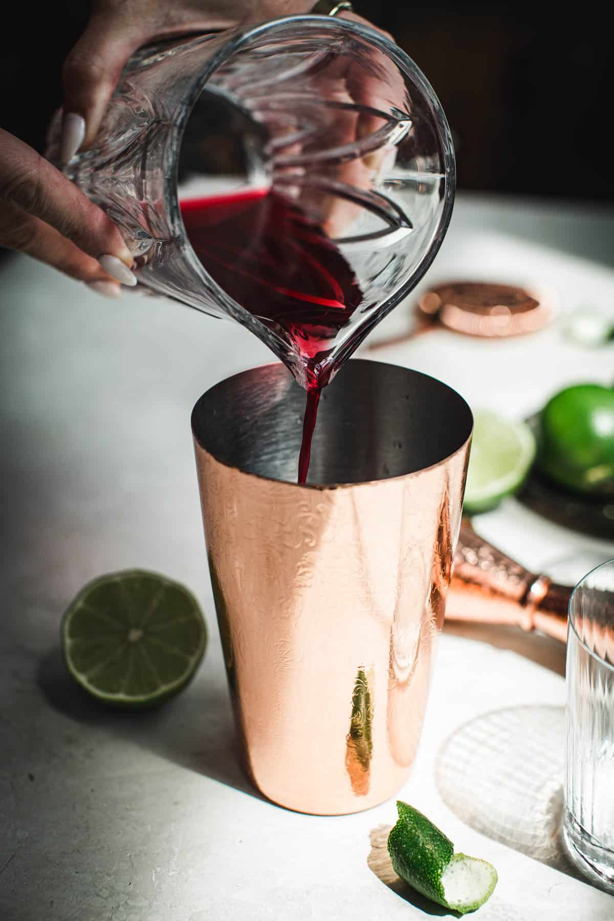 Cosmopolitan cocktail step 1.