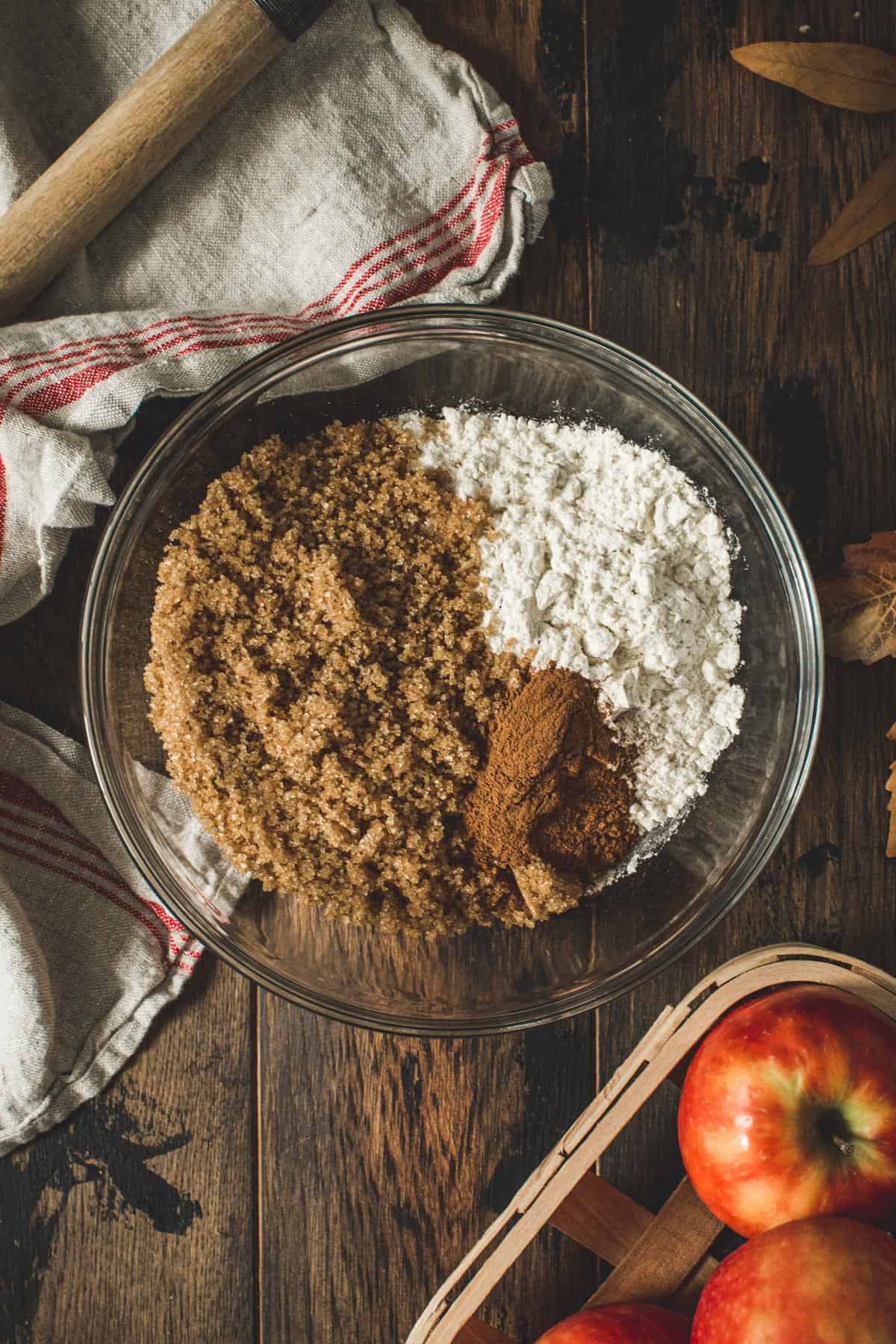 Mixing bowl with flour, brown sugar, and cinnmon.