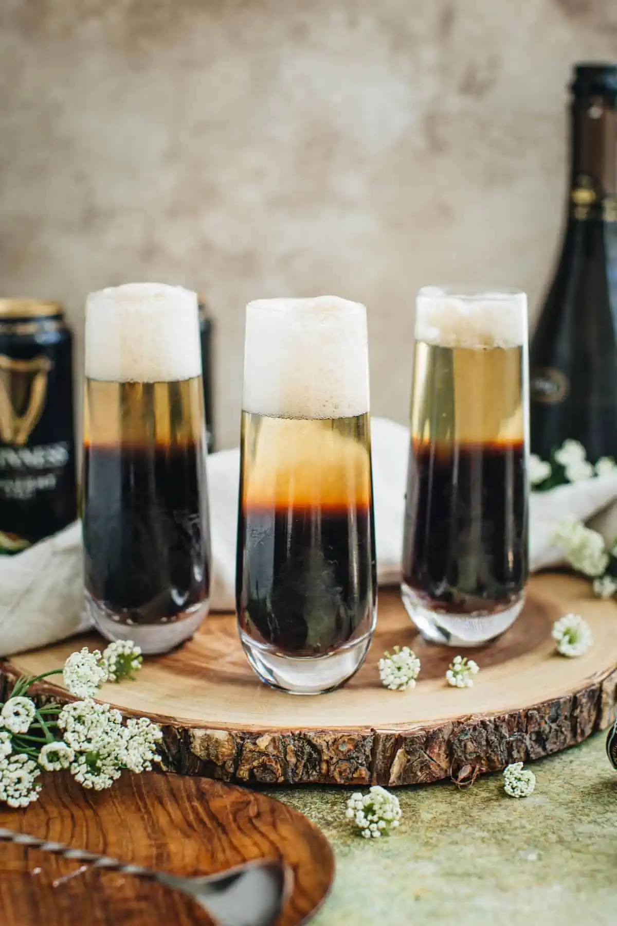 Black Velvet drinks in flutes.